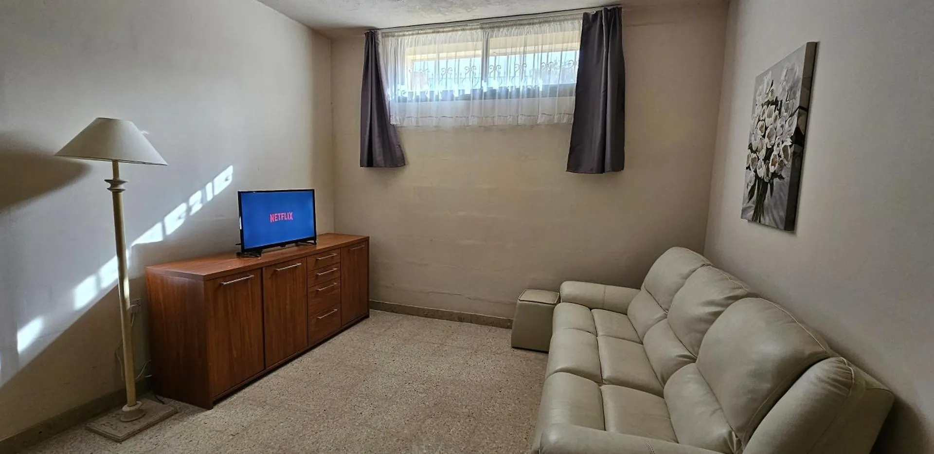 Poolside, 2 Bedroom Flatlet Is-Swieqi Apartment